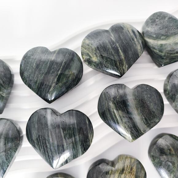 Green Rabbit Hair Quartz Heart Crystal Carving Healing Crystal - Picture 8 of 10